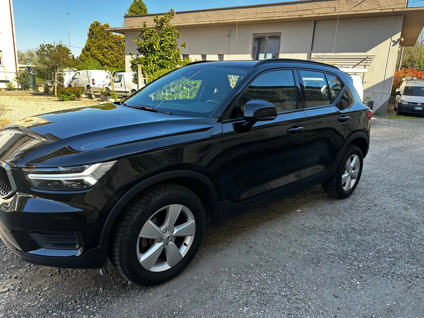 Volvo XC40 XC40 1.5 t2 Momentum  auto my21 130 CV NO VINCOLI Nero - 2