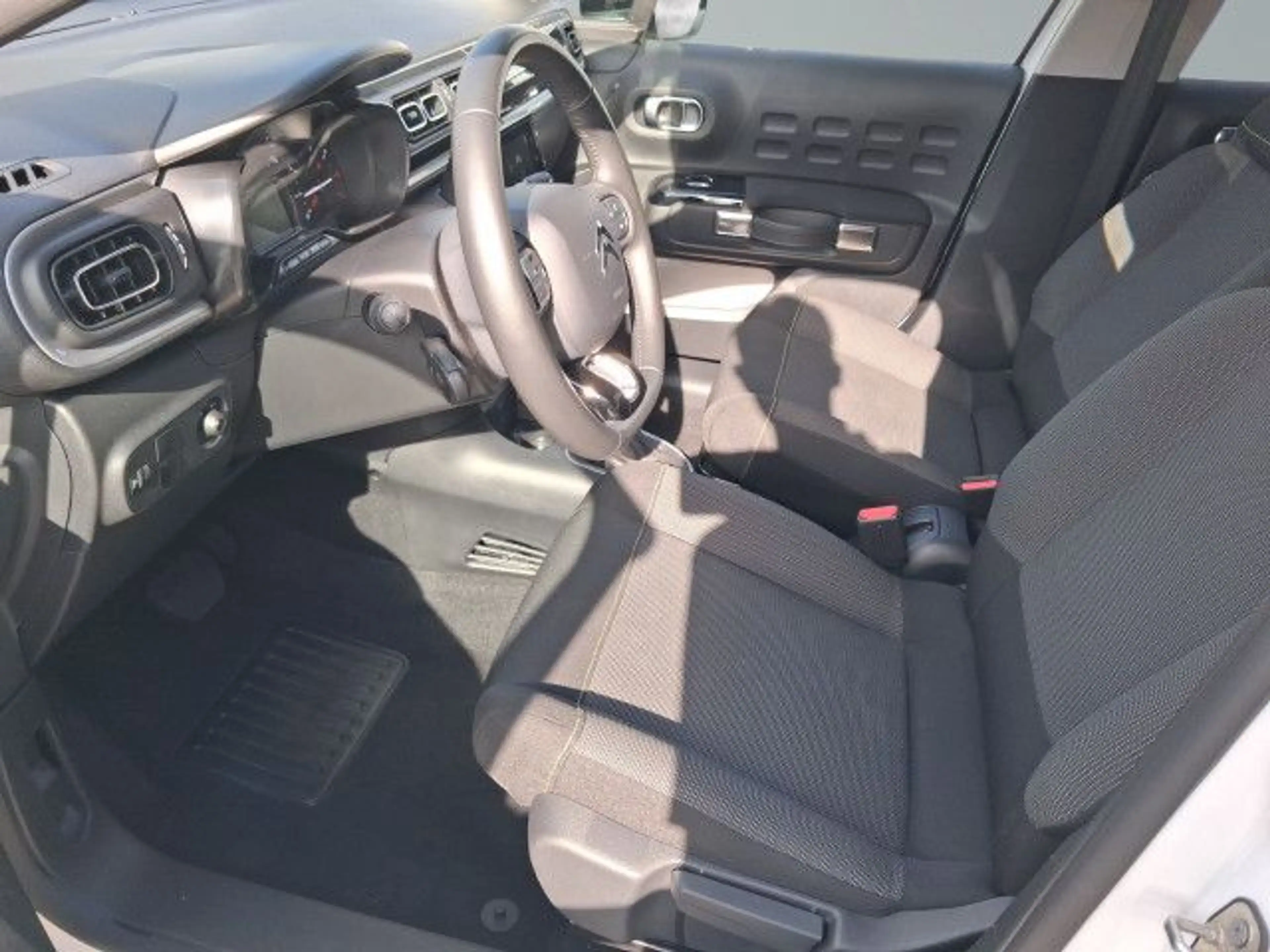 Citroen C35 C3 PT 110 SHINE Automatik Navi LED CarPlay Klima — photo 12