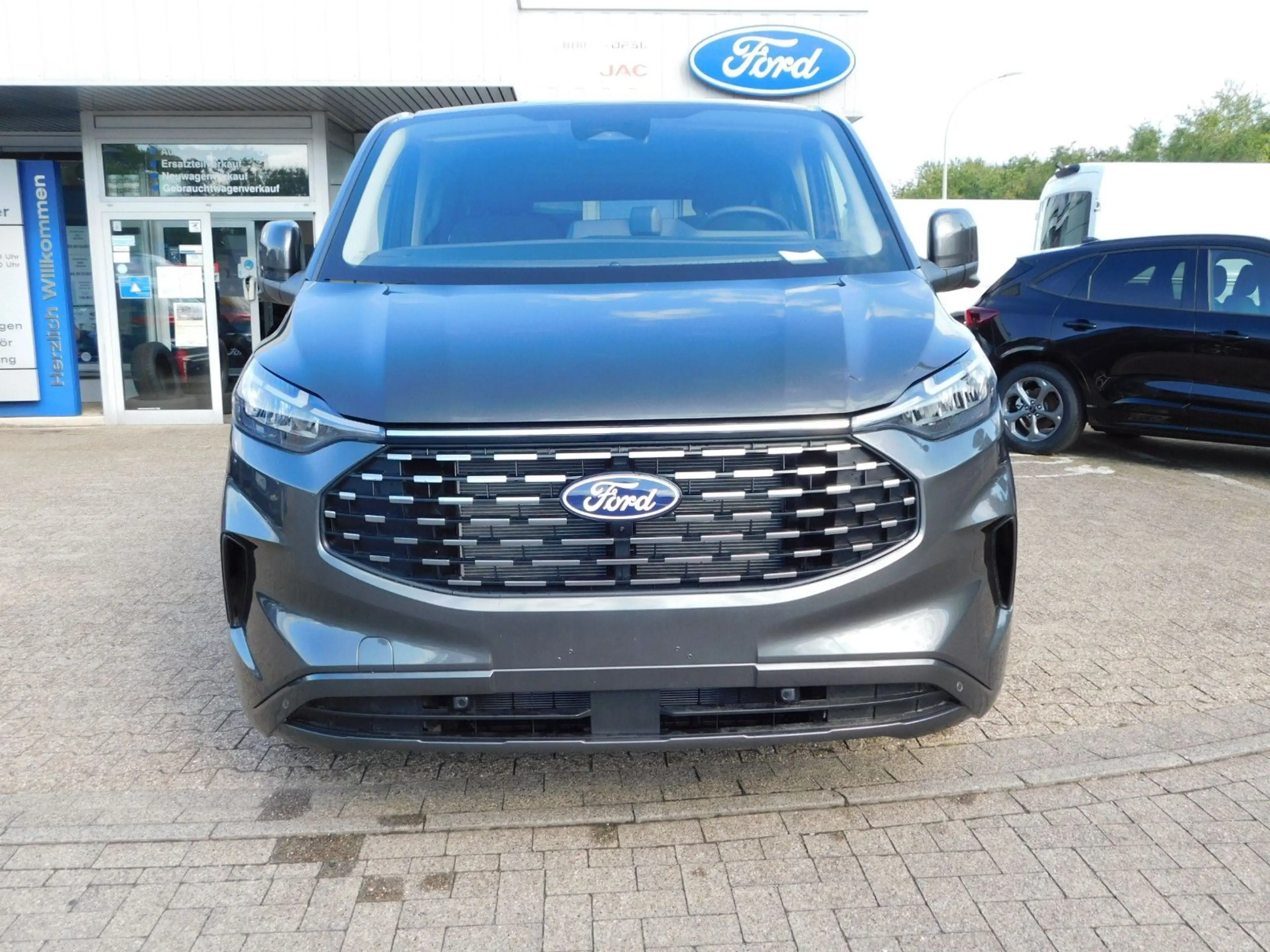 Ford Tourneo Custom 2.0 L1 Autom Titanium X — photo 2