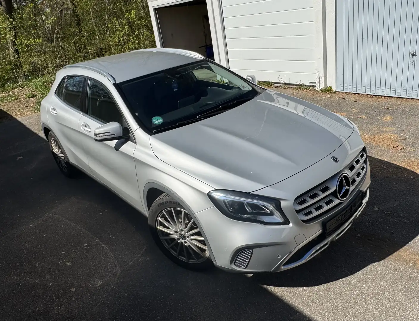 Mercedes-Benz GLA 200 7G-DCT Urban | LED | Navi | Leder | PDC Kamera - 2
