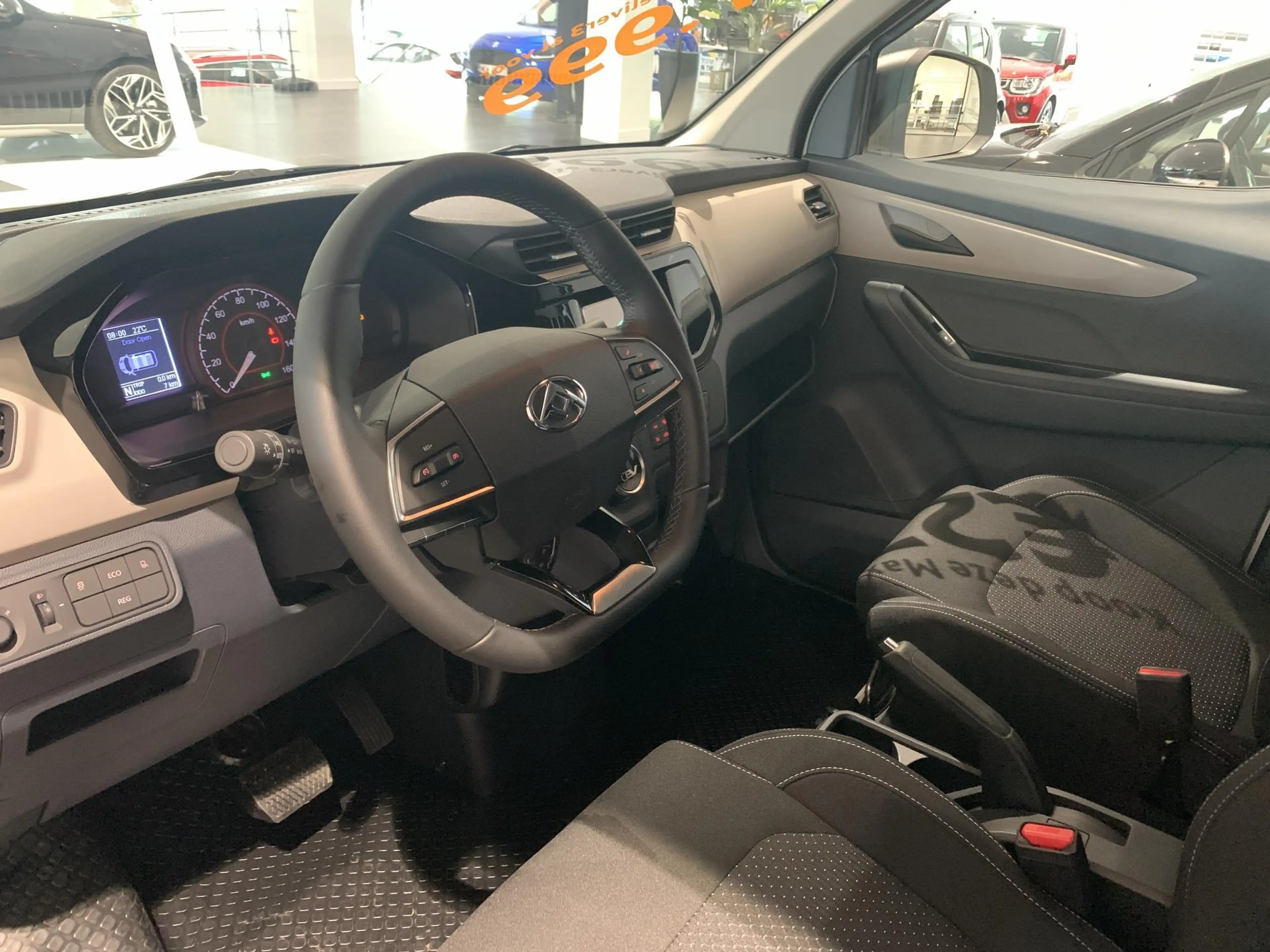 Maxus eDeliver 3 L3 50 kWh — photo 13