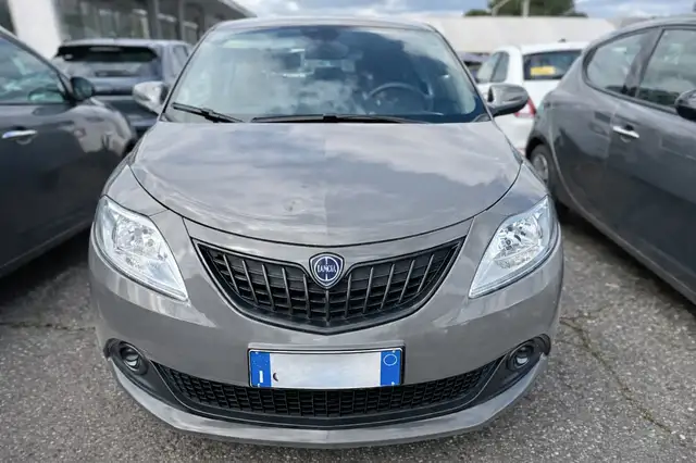 Lancia Ypsilon 1.0 FireFly Hybrid Silver