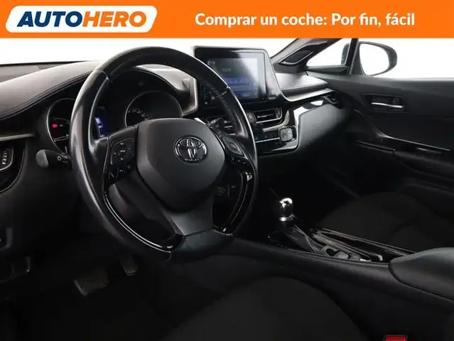 Toyota C-HR view 12