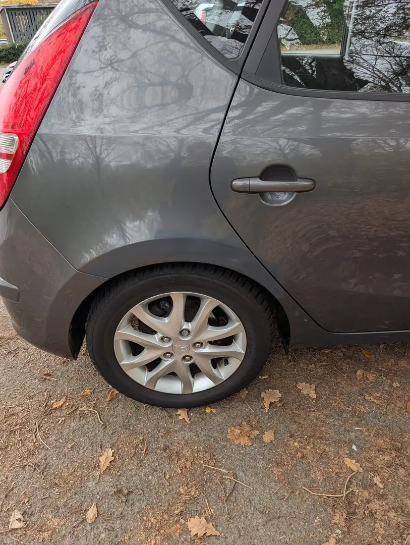 Hyundai i30 i30 1.6i Dynamic Luxe Grijs - 2