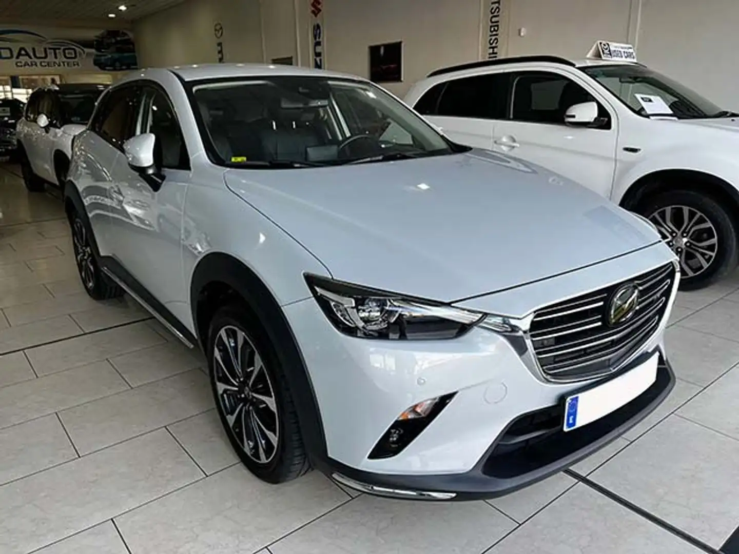 Mazda CX-3 2.0 Skyactiv-G Zenith 2WD Aut. 89kW Weiß - 2