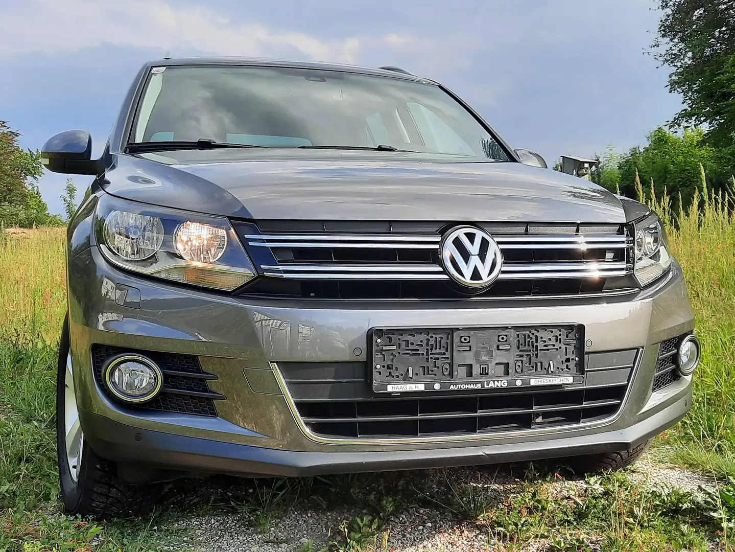 Volkswagen Tiguan Tiguan 1,4 TSI Sport&Style BMT Grau - 2