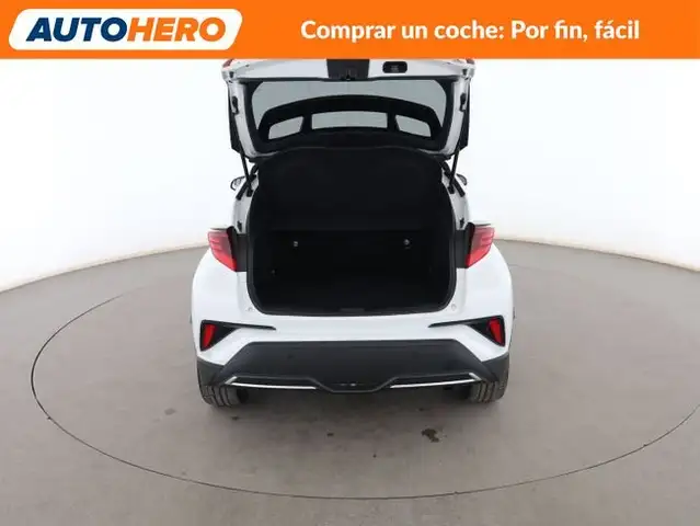 Toyota C-HR view 17