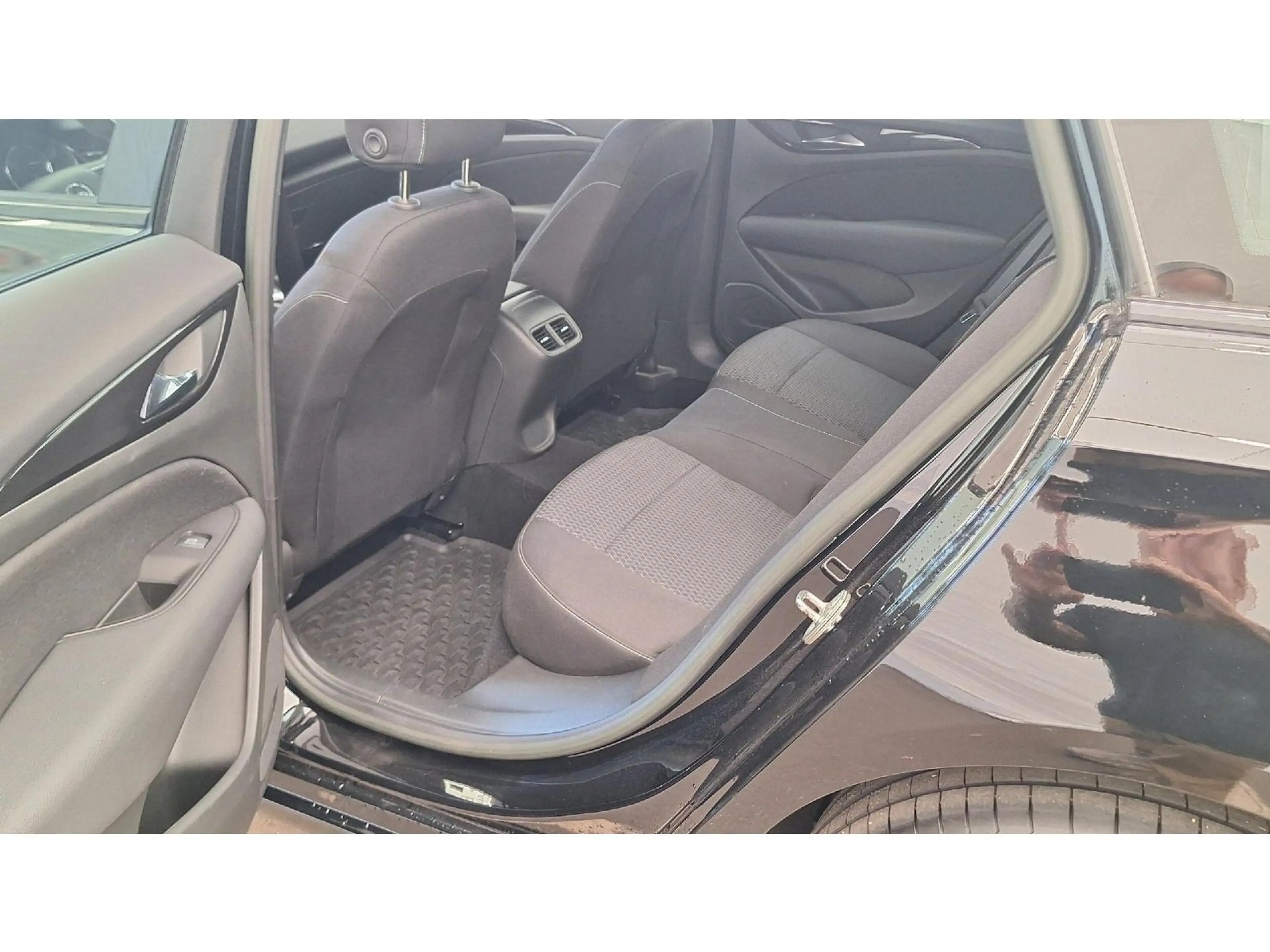 Opel Insignia 2.0 CDTI Business AHK — photo 11