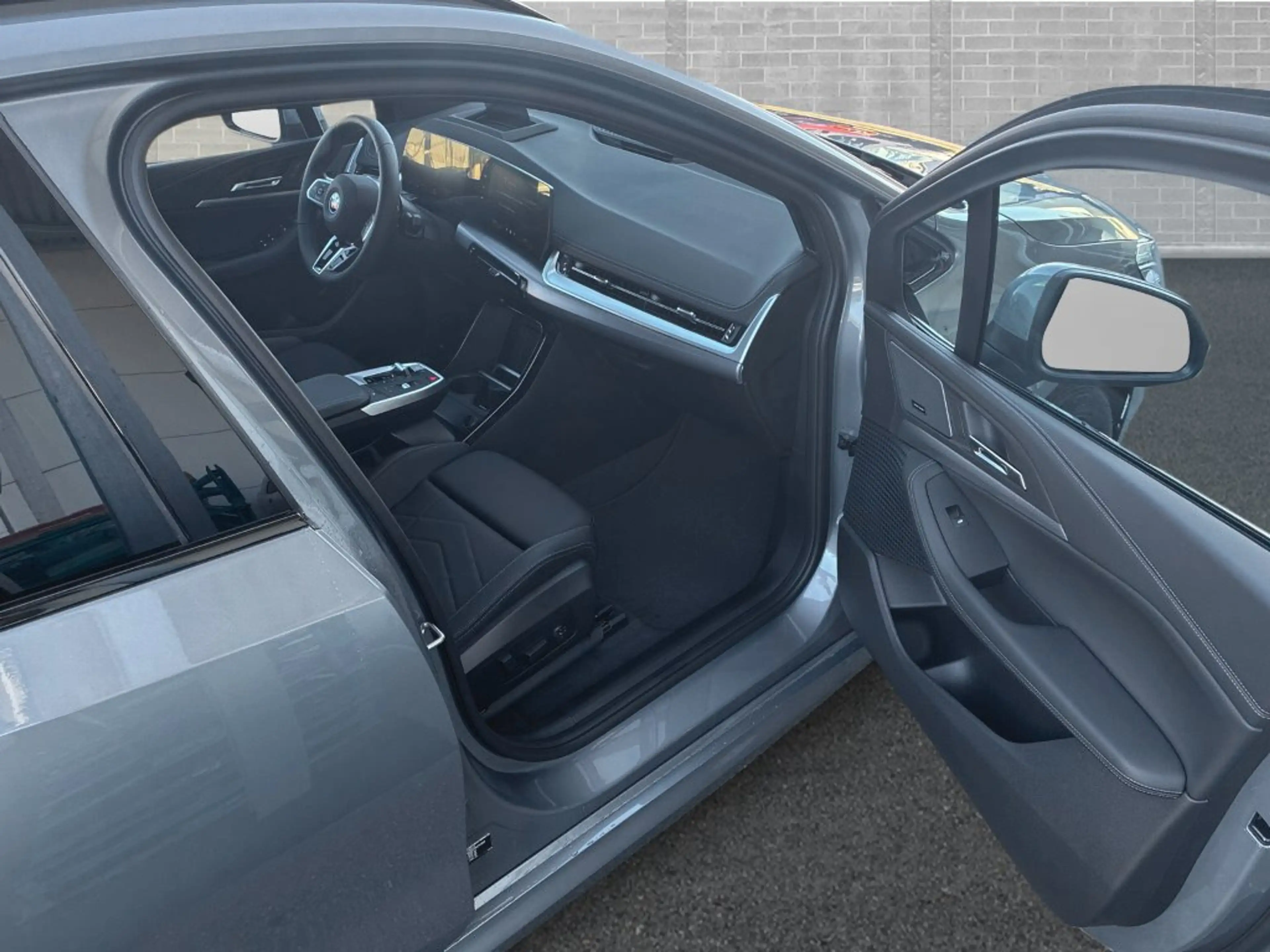 BMW 225 e xDrive — photo 10