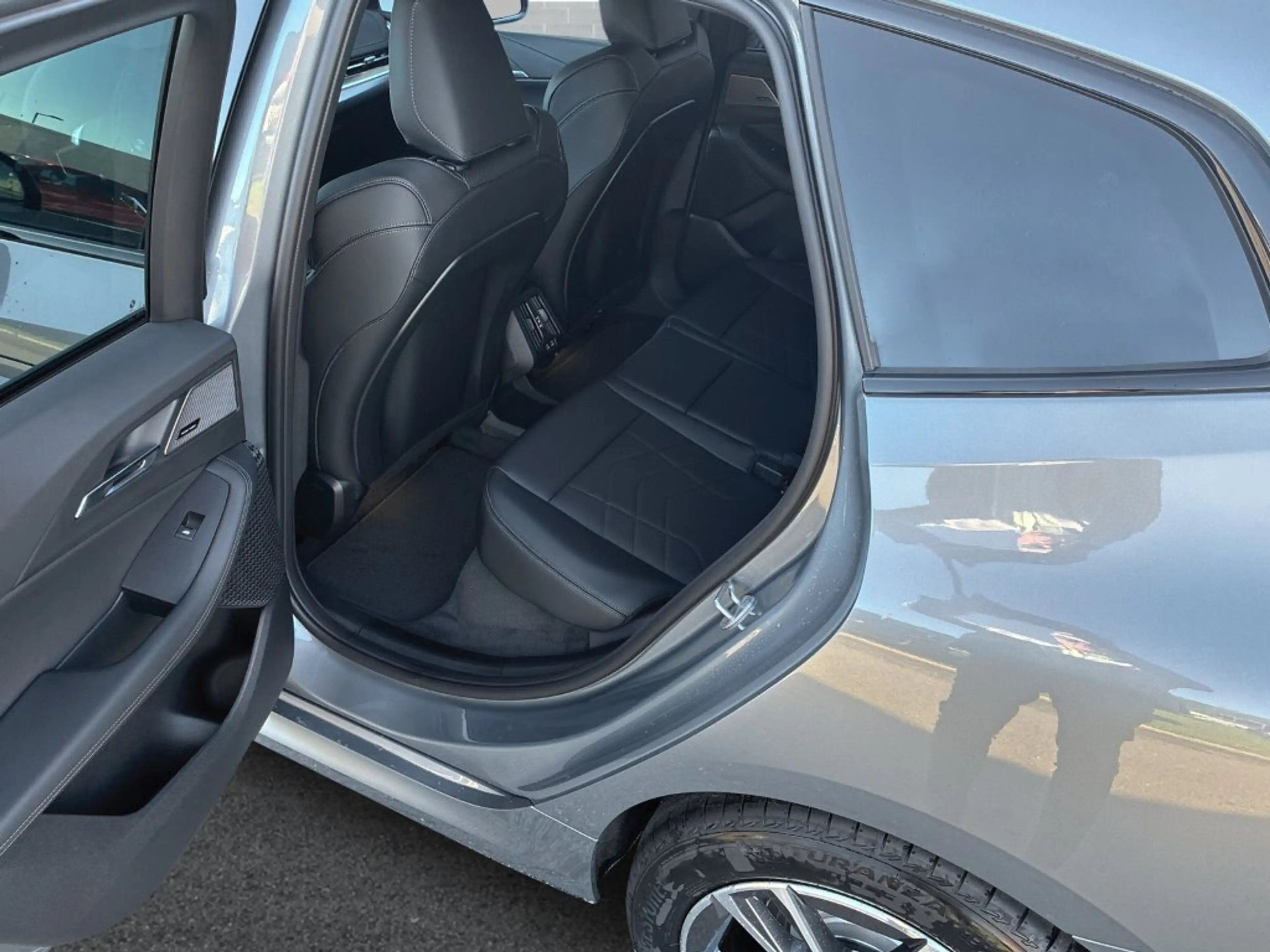 BMW 225 e xDrive — photo 8