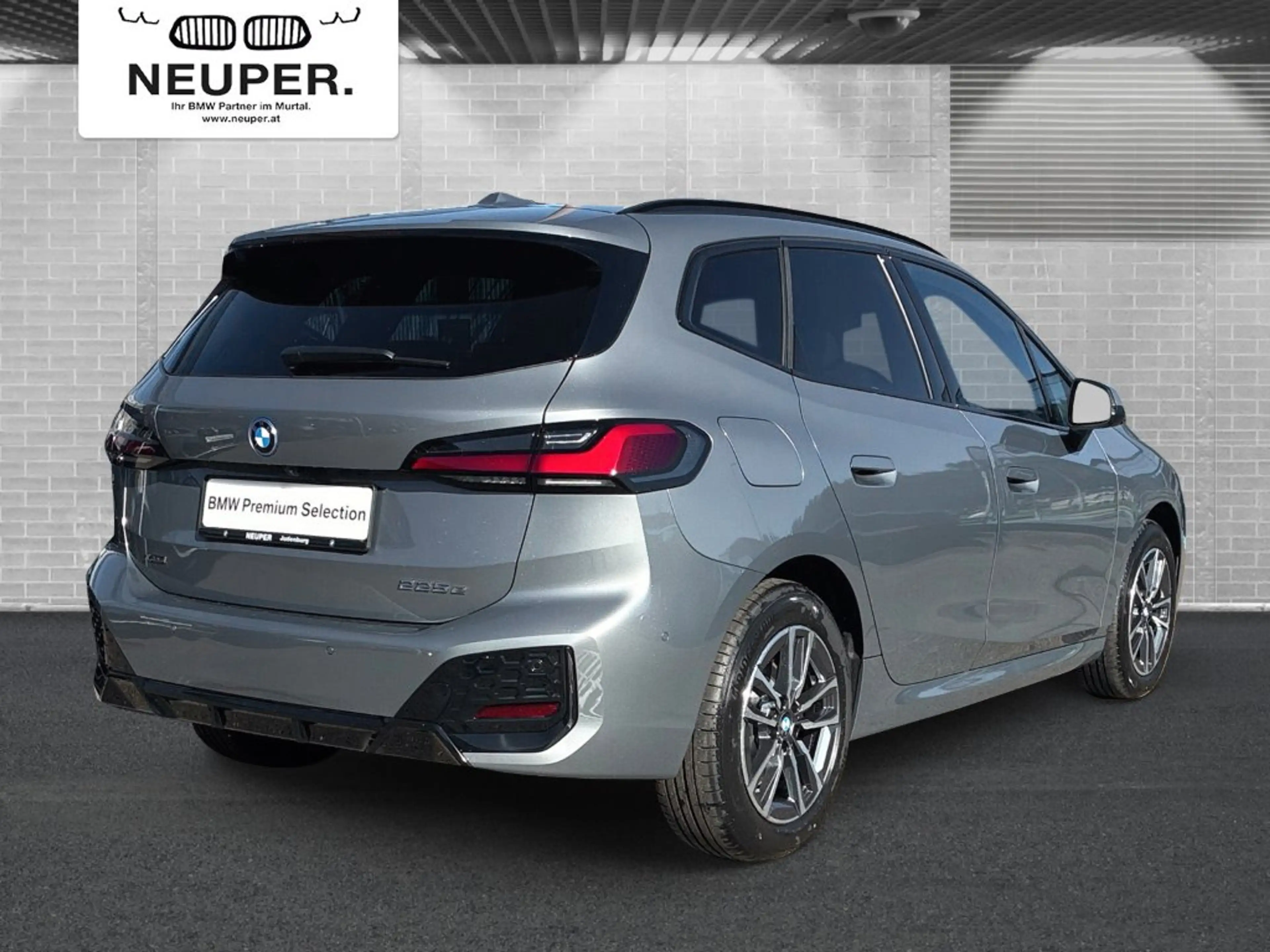 BMW 225 e xDrive — photo 3
