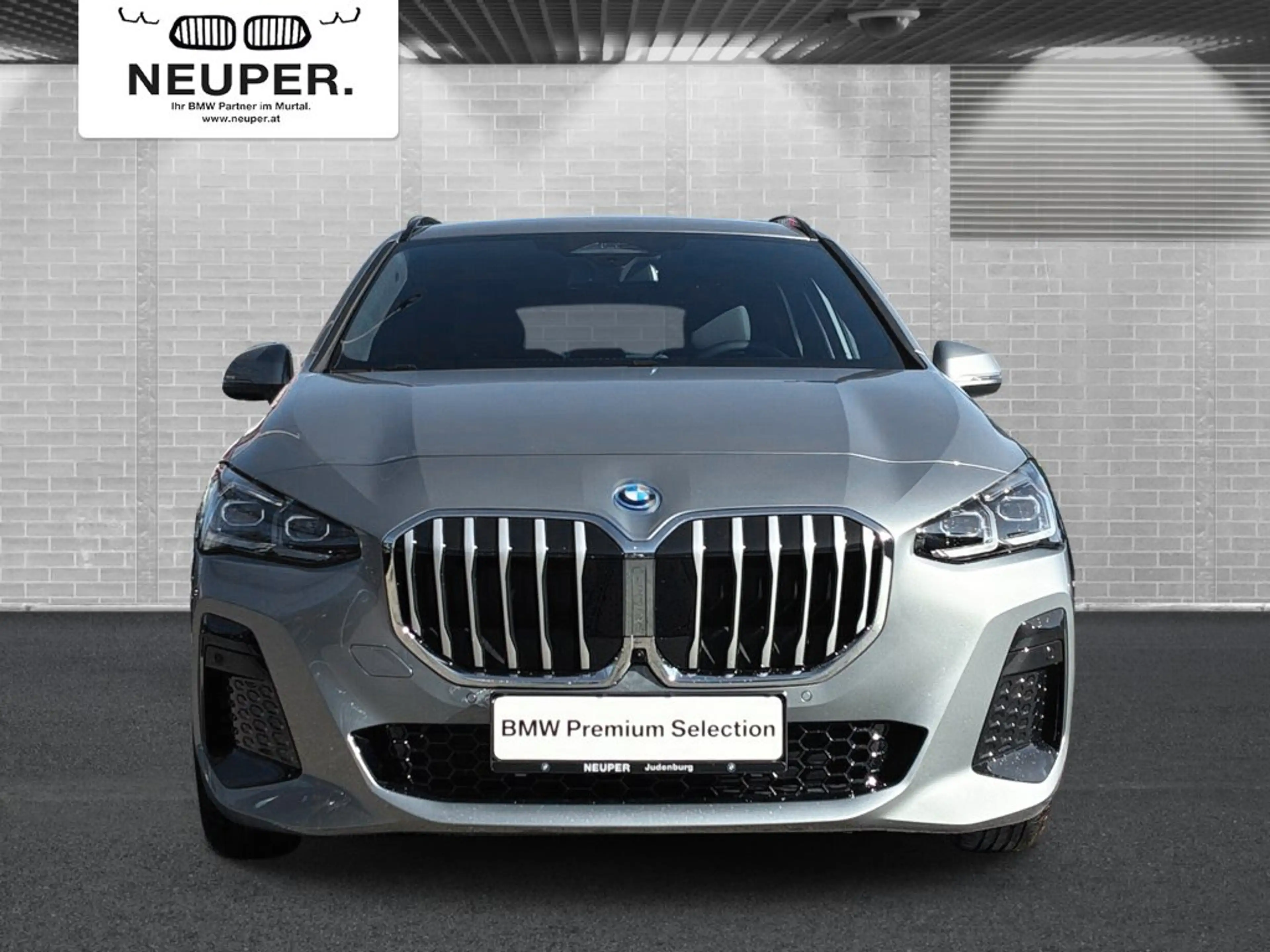 BMW 225 e xDrive — photo 2