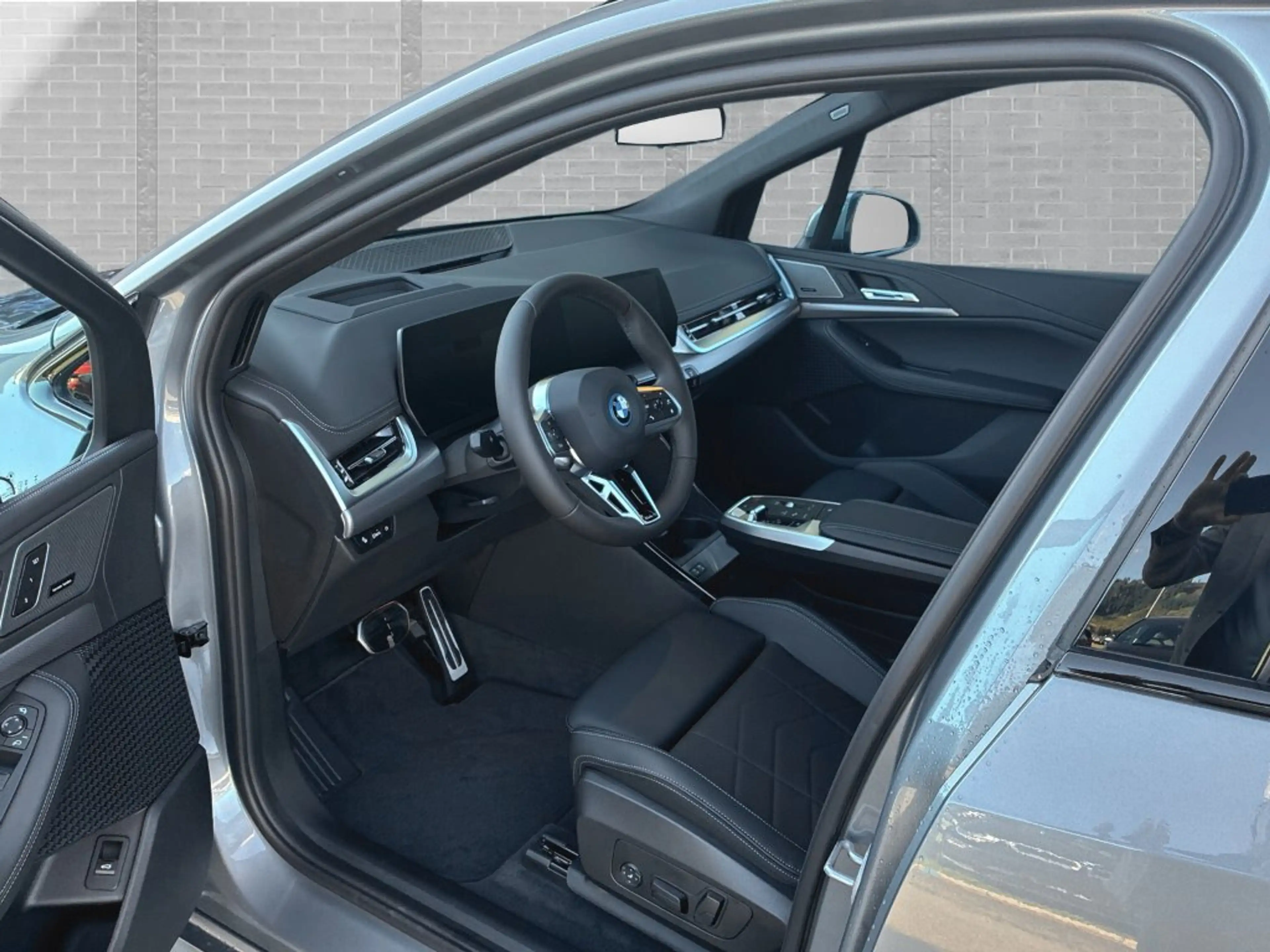 BMW 225 e xDrive — photo 6