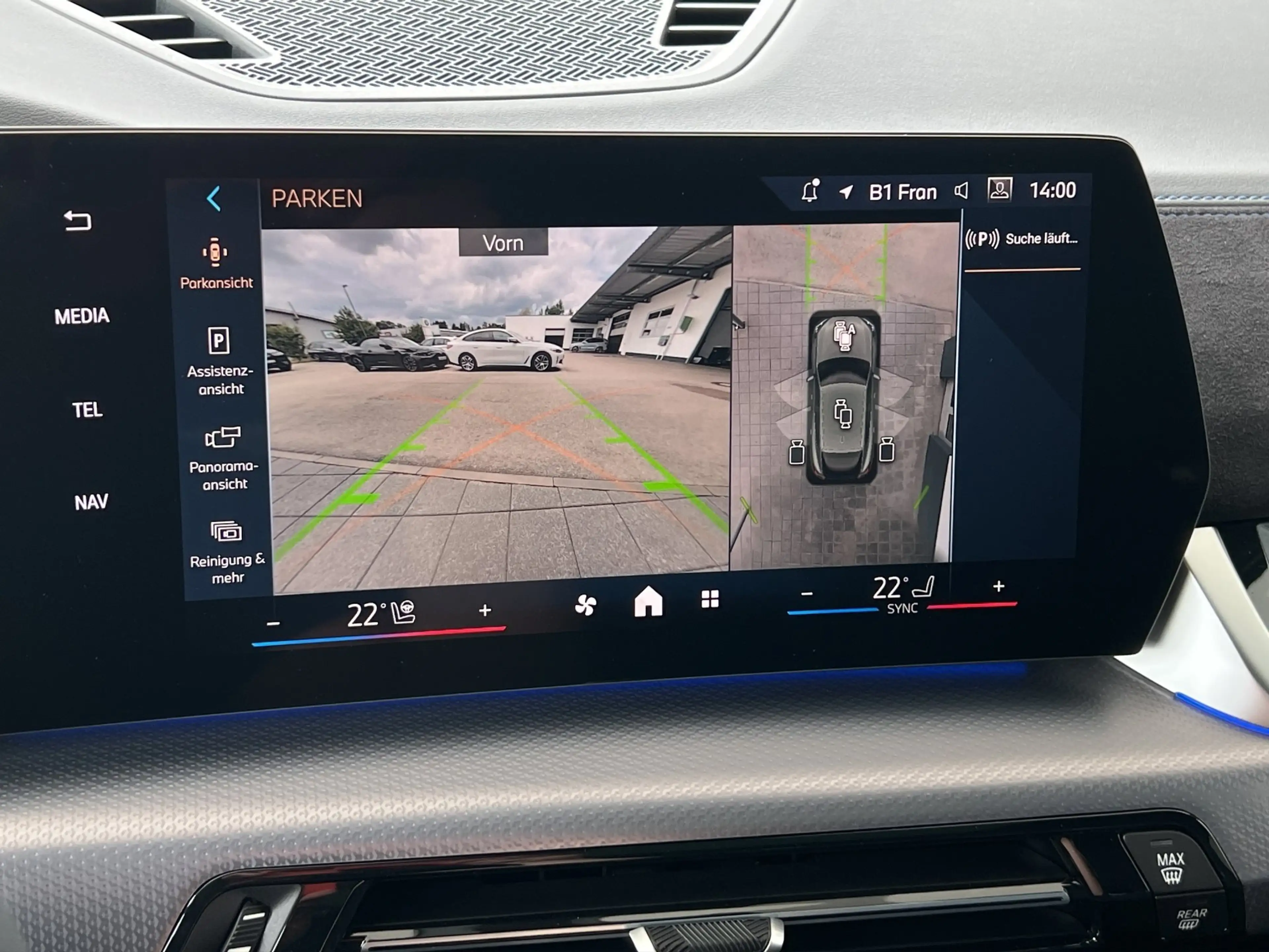 BMW iX2 xDrive30 M Sport + Pro NAVI LED PANO AHK HUD — photo 10