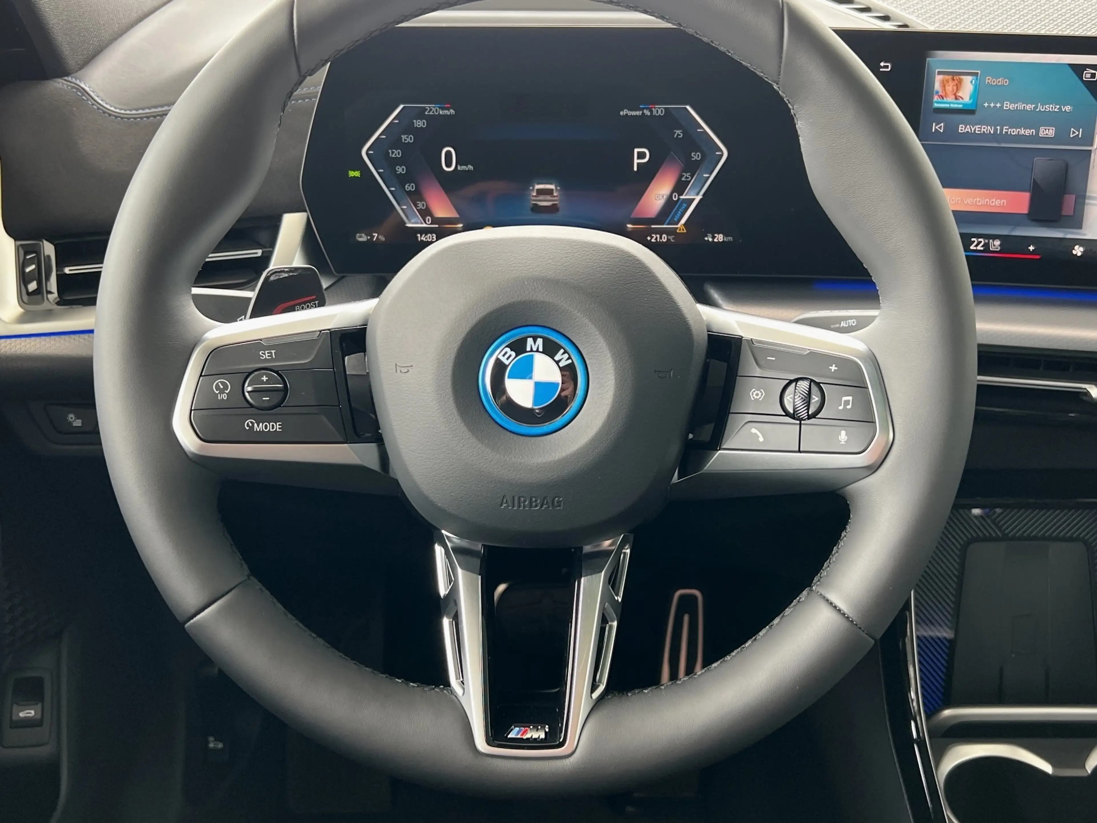BMW iX2 xDrive30 M Sport + Pro NAVI LED PANO AHK HUD — photo 12