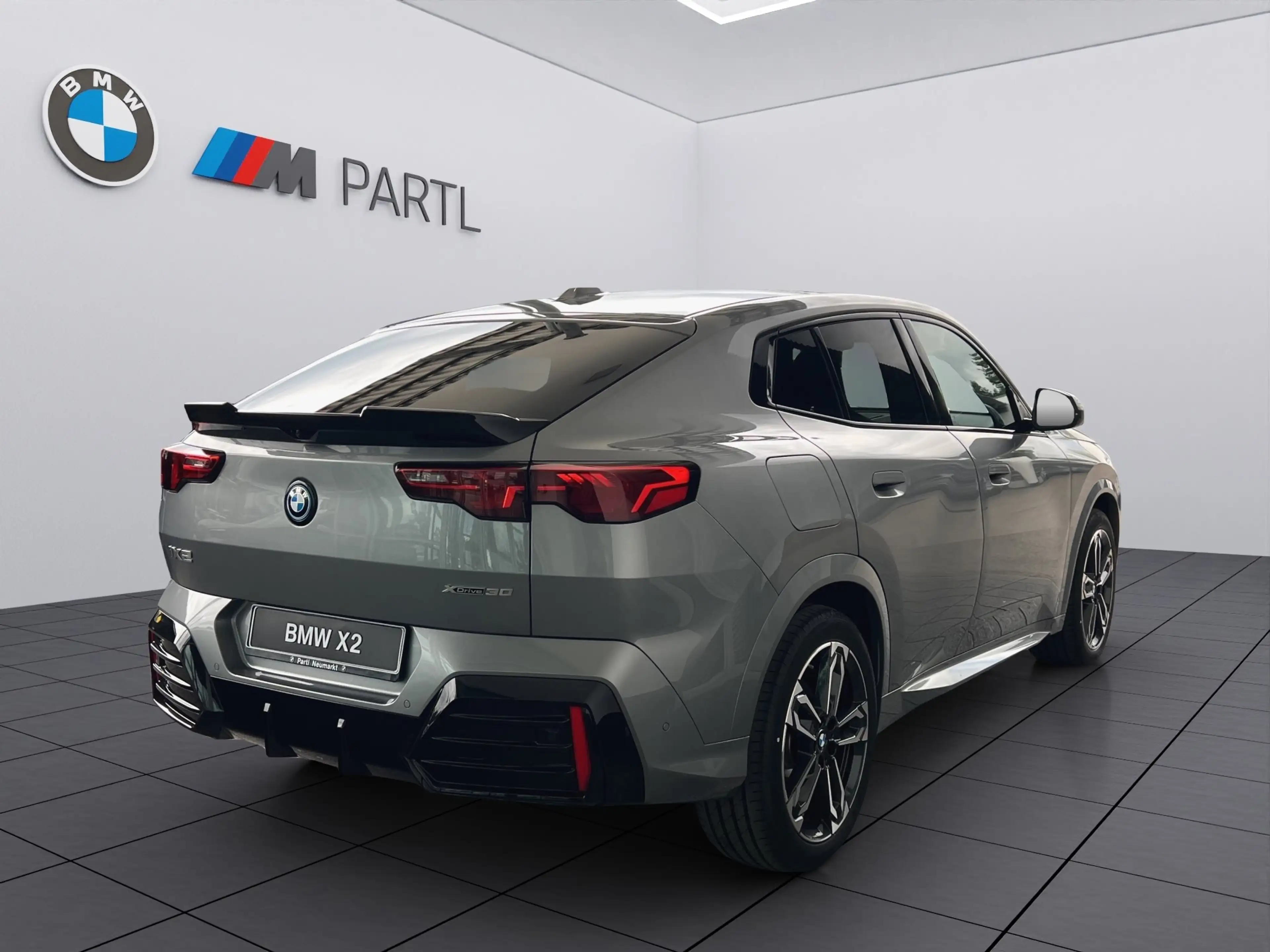 BMW iX2 xDrive30 M Sport + Pro NAVI LED PANO AHK HUD — photo 4