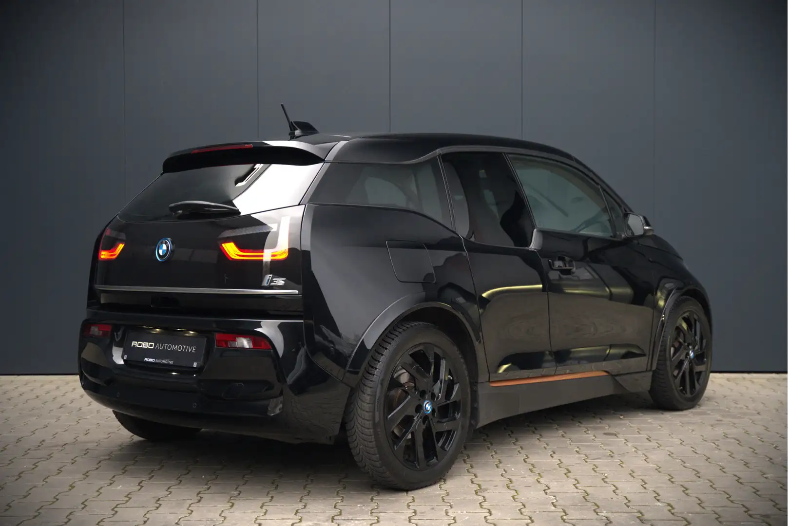 BMW i3 S 120Ah 42 kWh RoadStyle Edition | Harman Kardon | Zwart - 2
