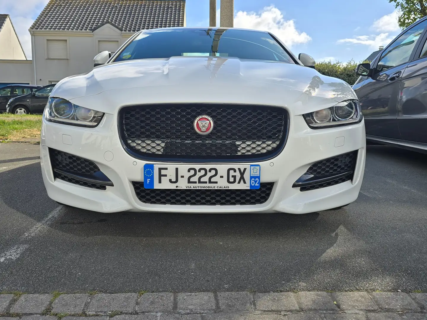 Jaguar XE XE 2.0 D - 180 ch BVA R-Sport Blanc - 2