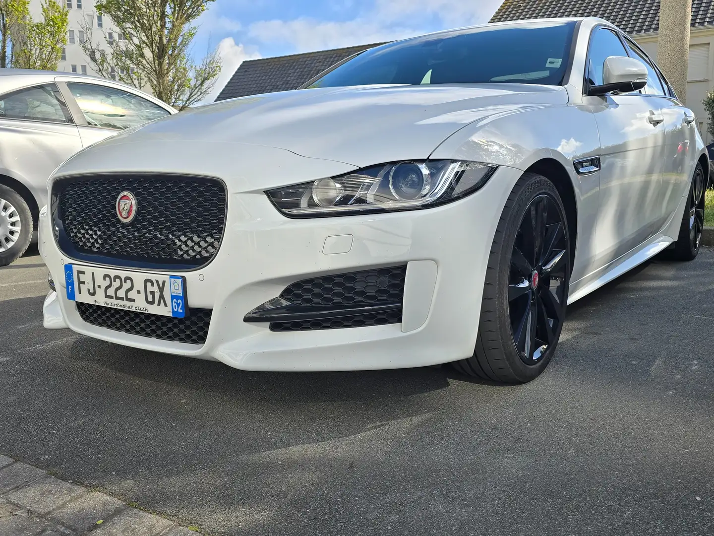 Jaguar XE XE 2.0 D - 180 ch BVA R-Sport Blanc - 1