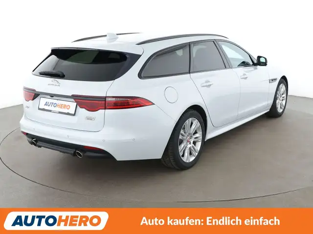 Jaguar XF view 6
