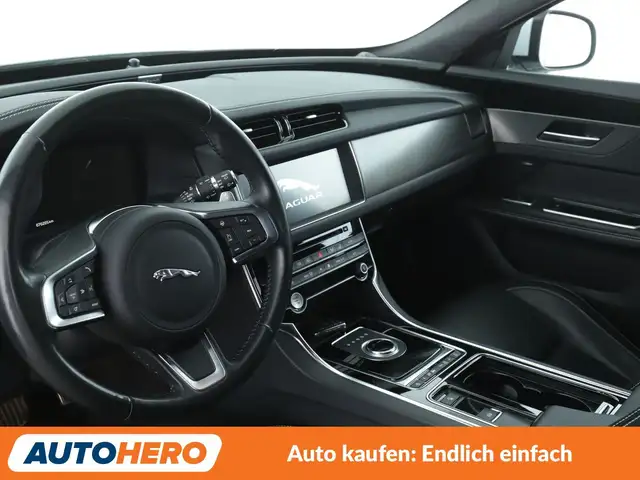 Jaguar XF view 11