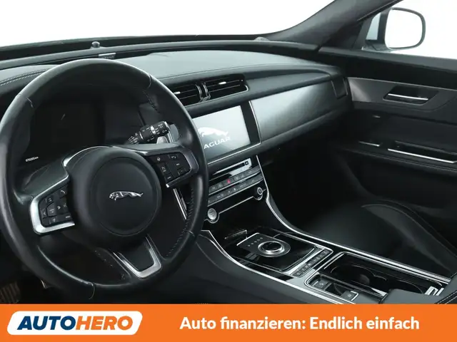 Jaguar XF view 11