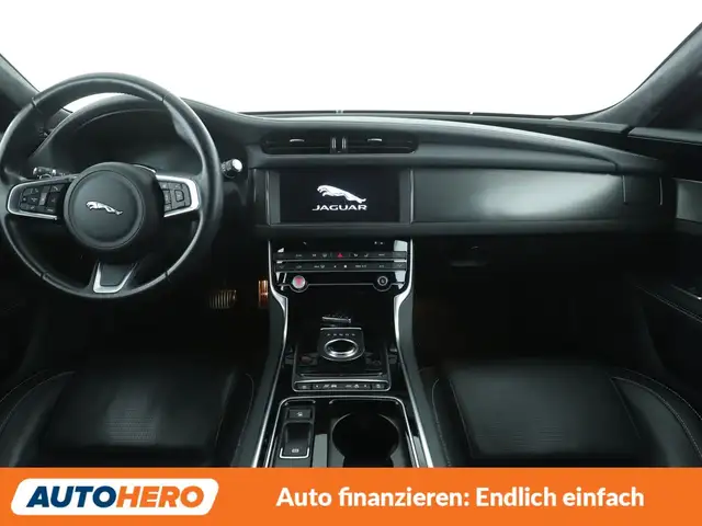 Jaguar XF view 12