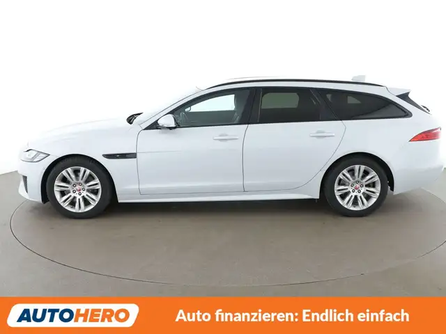 Jaguar XF view 3