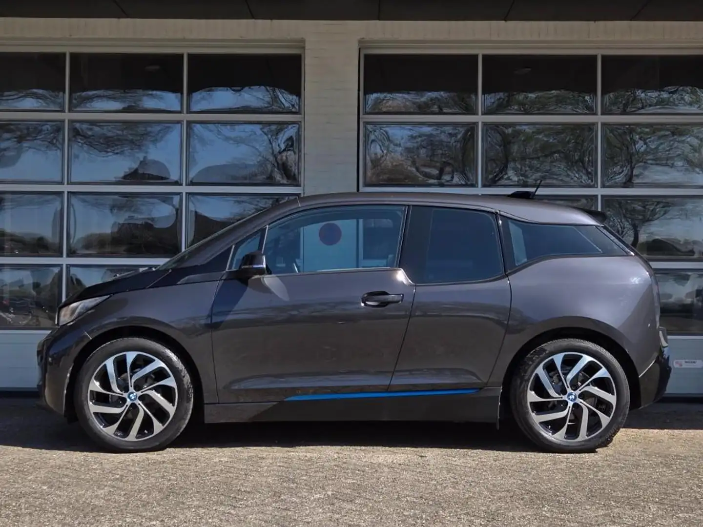 BMW i3 BASIS COMFORT 22KWH | WARMTEPOMP | NAVIGATIE | CLI Grijs - 2