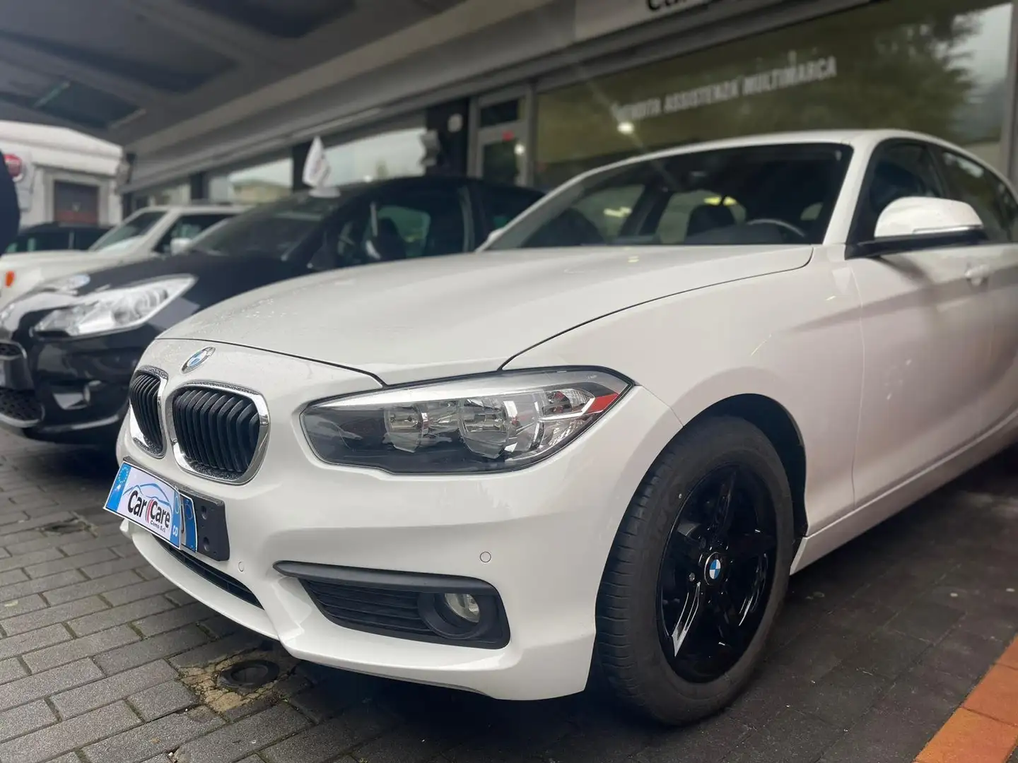 BMW 116 Serie 1 F/20-21 2015 116d Urban 5p auto Wit - 2