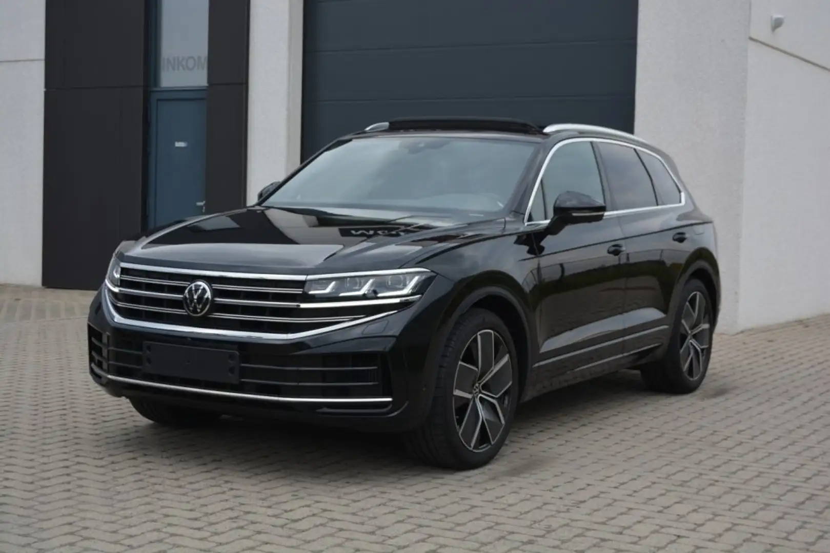 Volkswagen Touareg 3.0 V6 e-Hybrid 4Motion Pano/Luchtvering/379PK Noir - 1