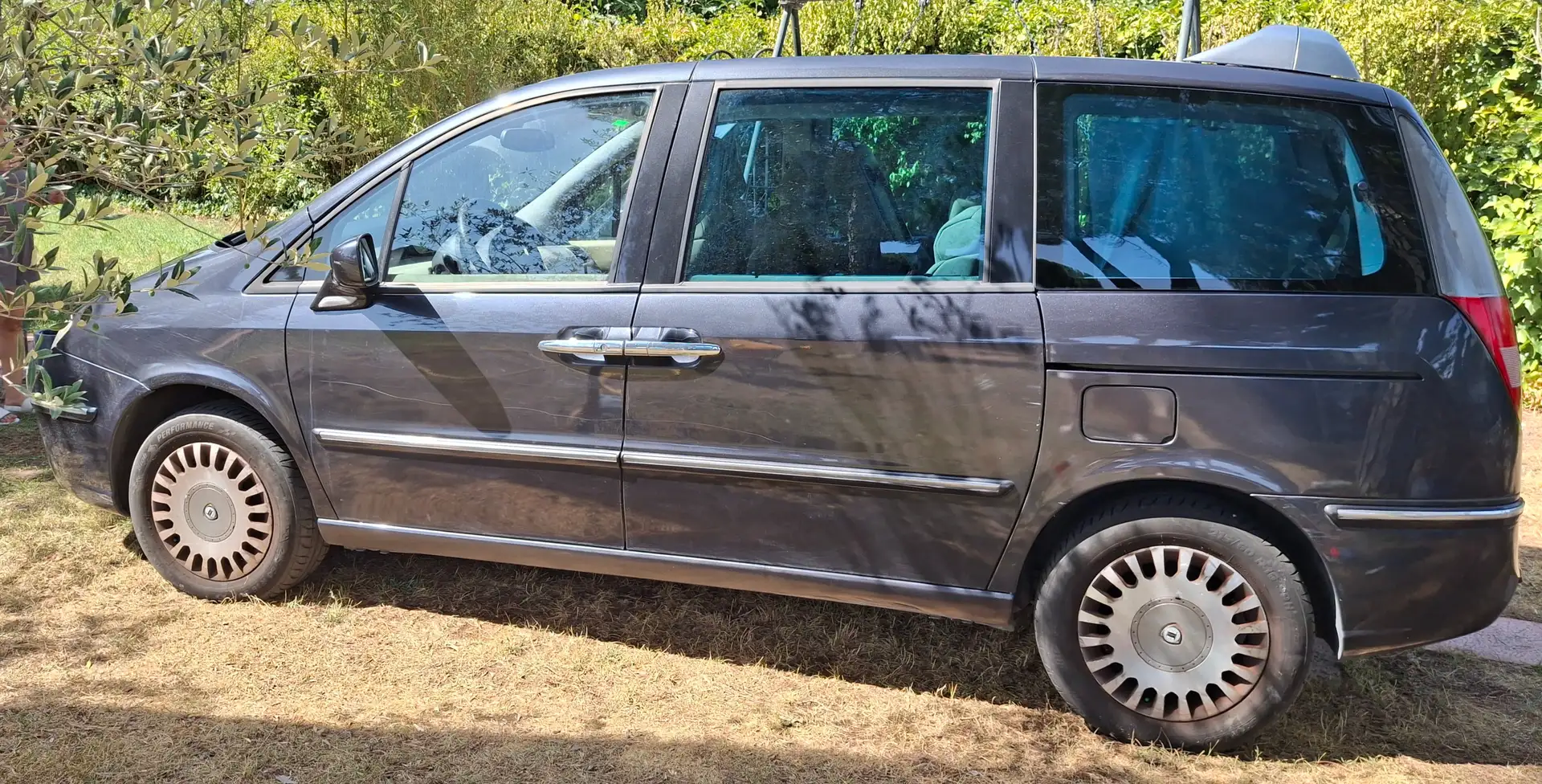 Lancia Phedra Phedra 2.2JTD 16v Emblema Emblema Grau - 1