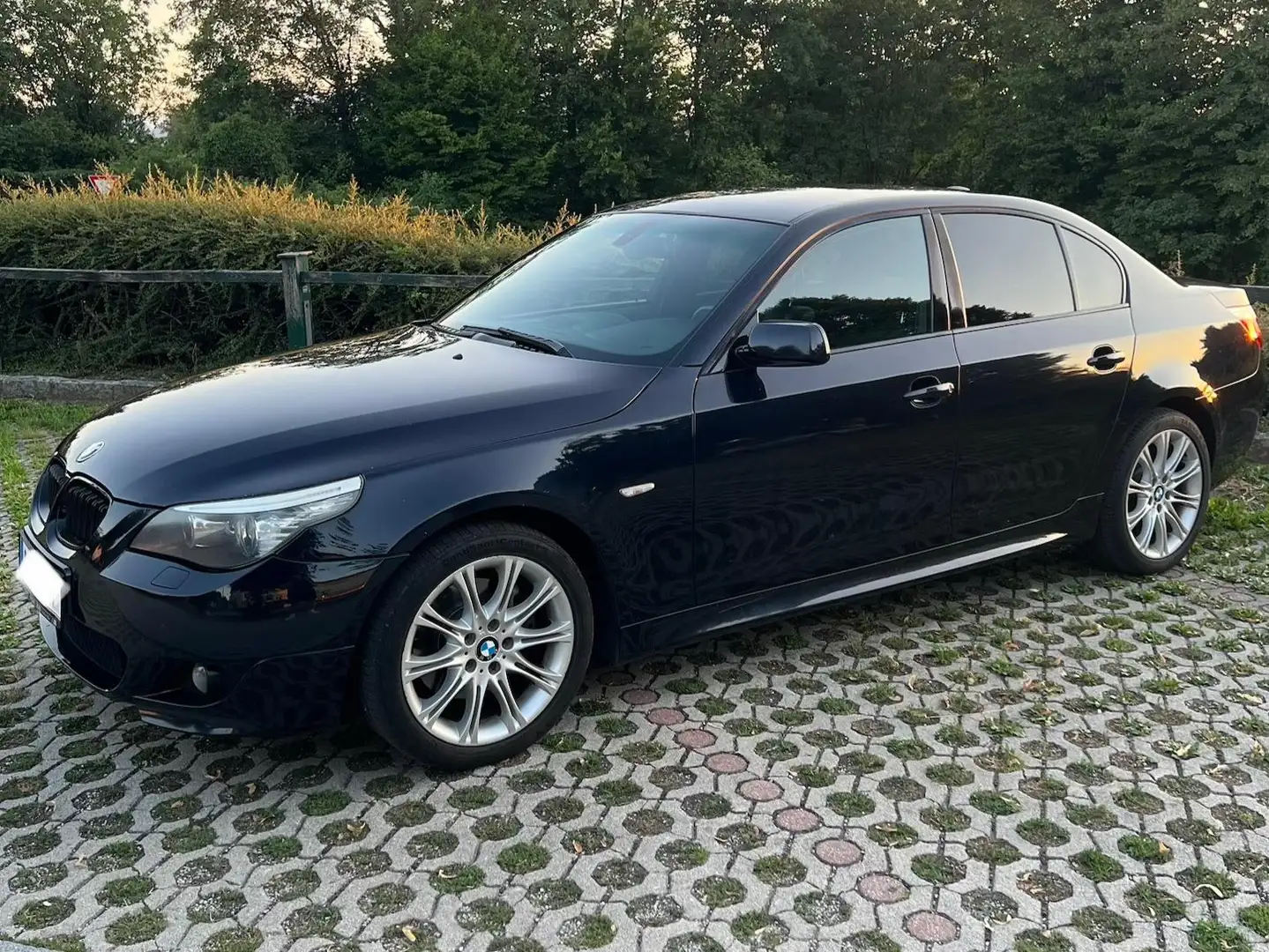 BMW 525 525d (3.0L) xdrive M-Paket Schwarz - 2
