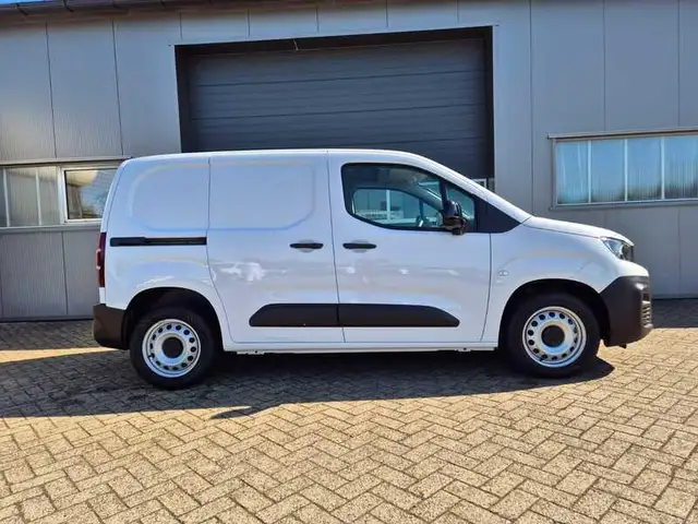 Peugeot Partner 1.5 BlueHDI 102PS 2-Sitzer AHK Klima Radio Apple C