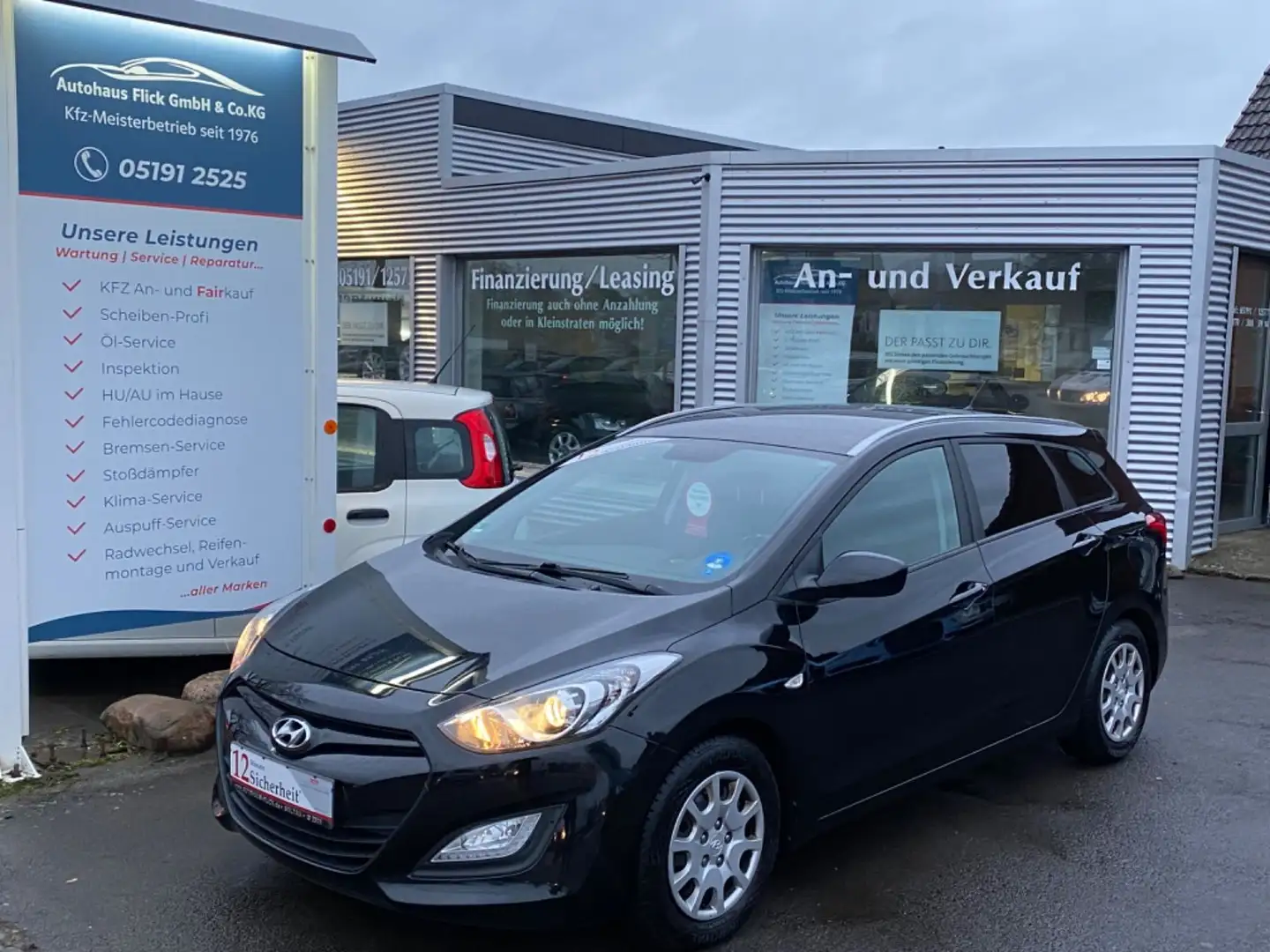Hyundai i30 cw Classic/Klima/Allwetter/Tempomat/Sitzheiz Чорний - 1