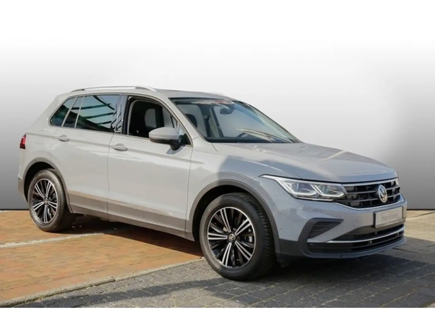 Volkswagen Tiguan 1.5 TSI 131 PS *UNITED*AHK PANO NAVI LED Gris - 2
