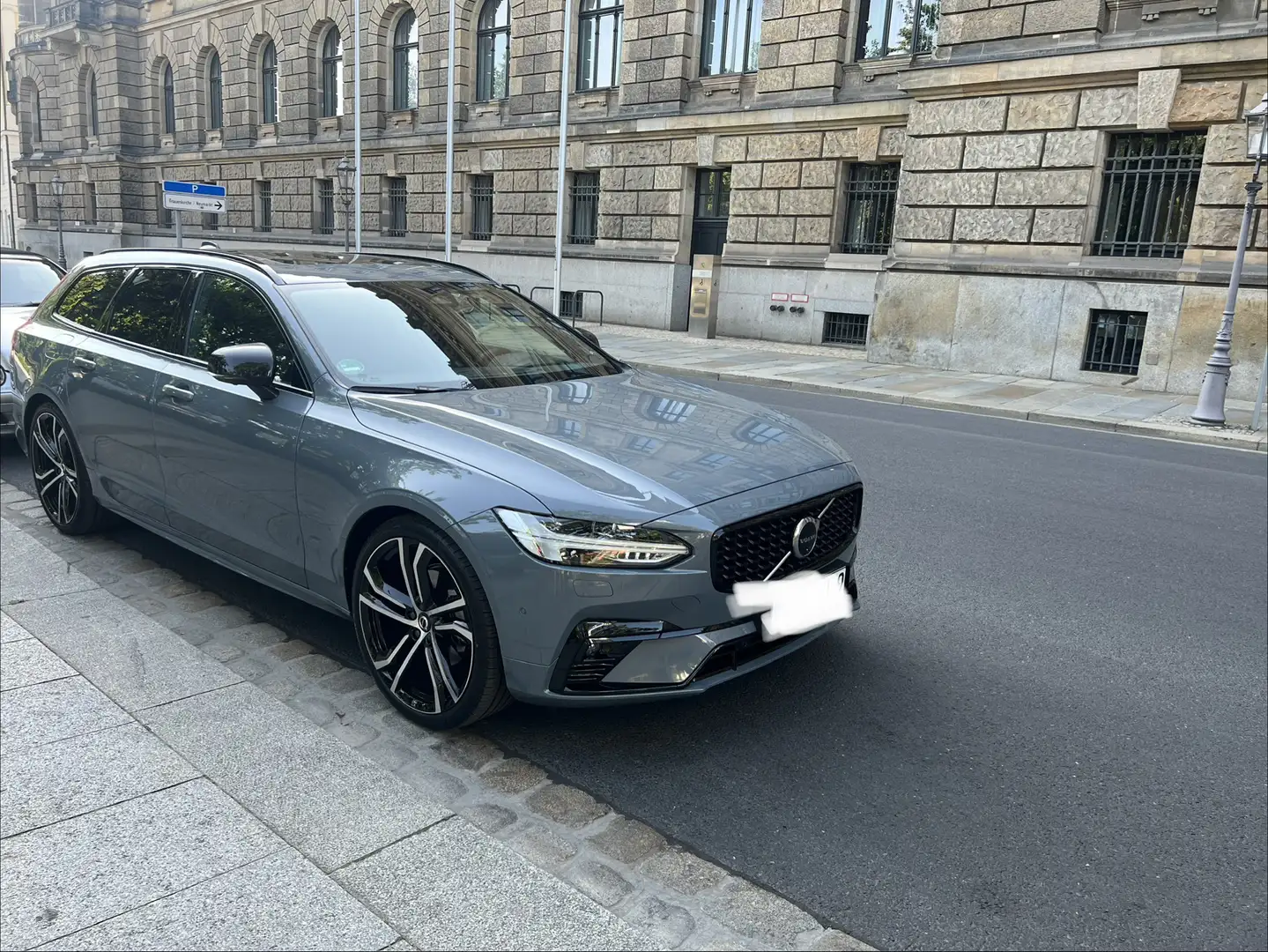 Volvo V90 Plus Dark Серый - 1