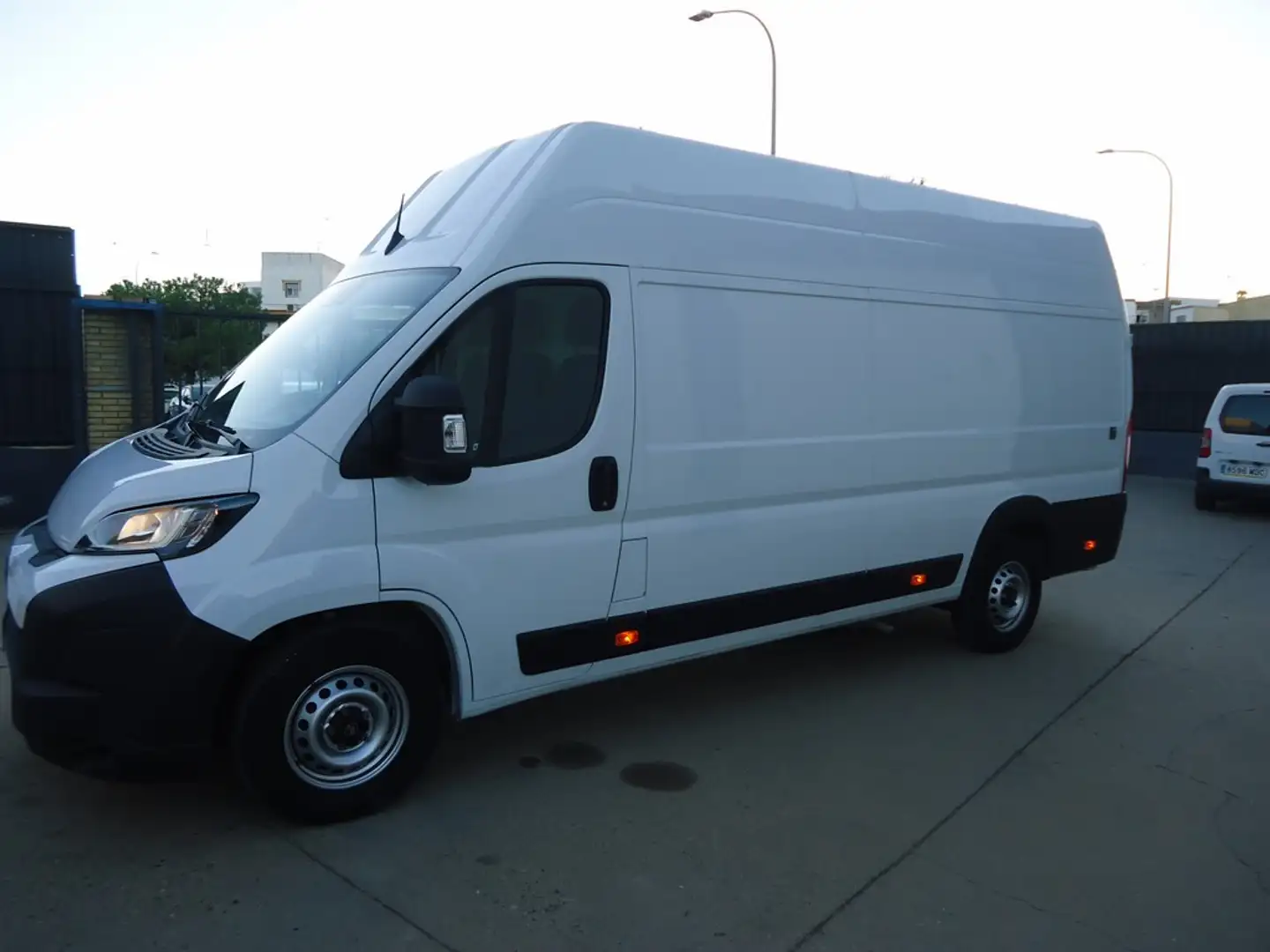 Citroen Jumper Fg. 2.2BlueHDi 35 L4H3 S&S Heavy 140 Blanco - 2
