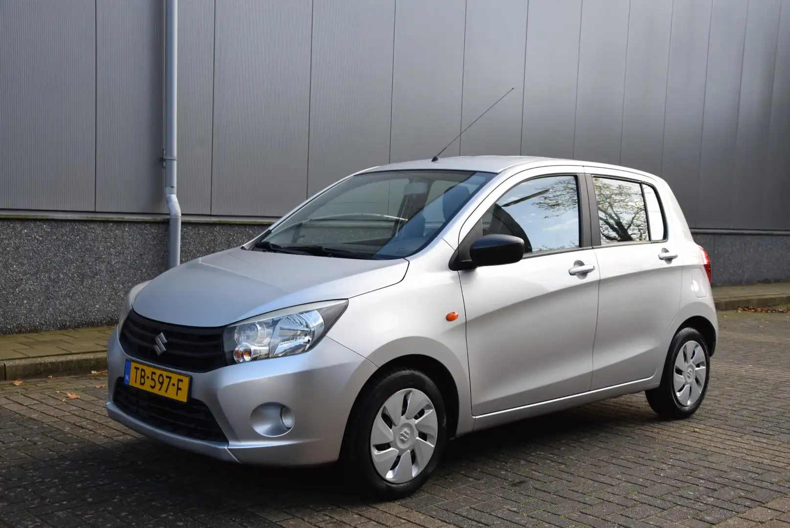 Suzuki Celerio 1.0 Comfort | 1e eigenaar | Airco | Dealer onderho Grijs - 2