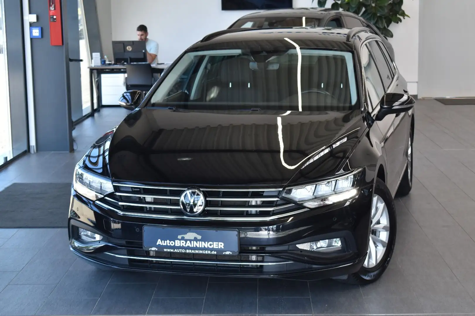 Volkswagen Passat Variant Passat Var. 1.5TSI DSG Business LED~Navi~AHK~ACC Schwarz - 1