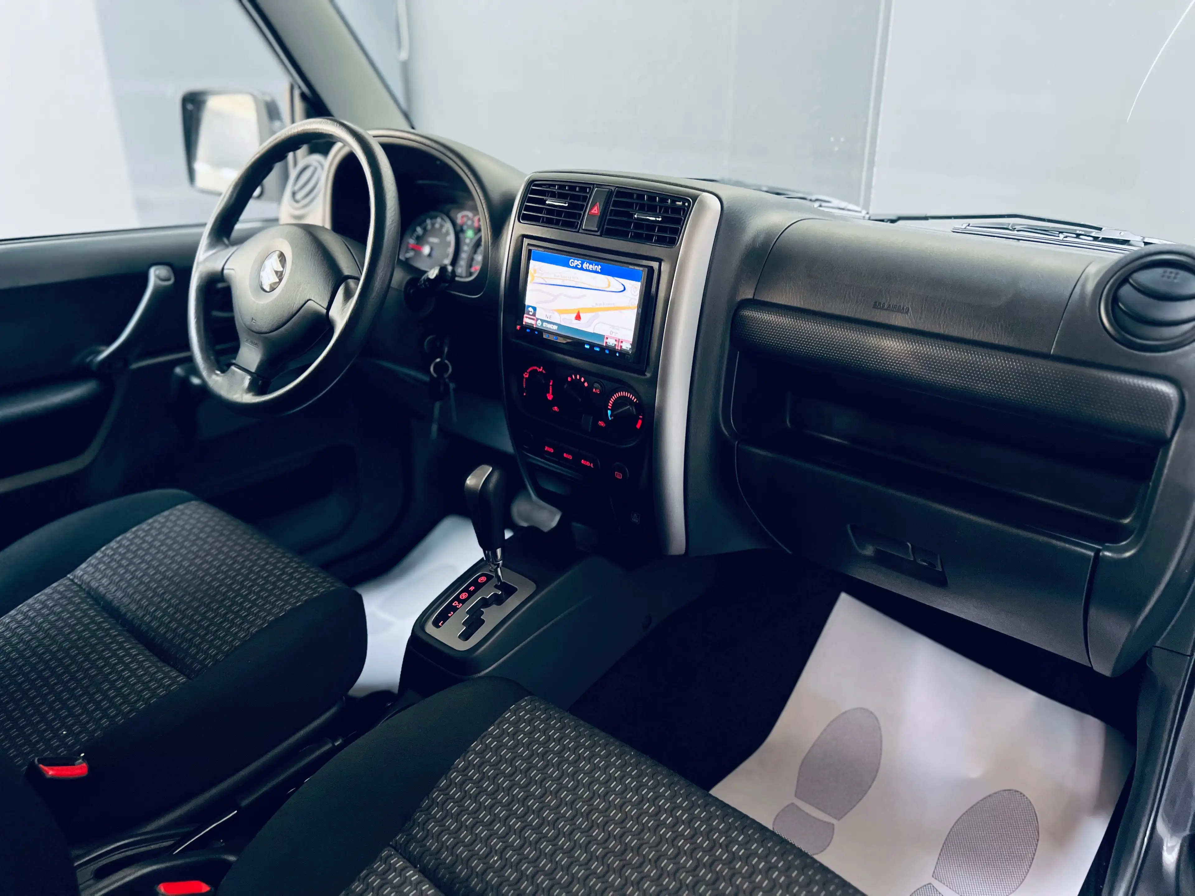 Suzuki Jimny 1.3i **AUTOMATIQUE**GPS**CLIMATISATION** — photo 8