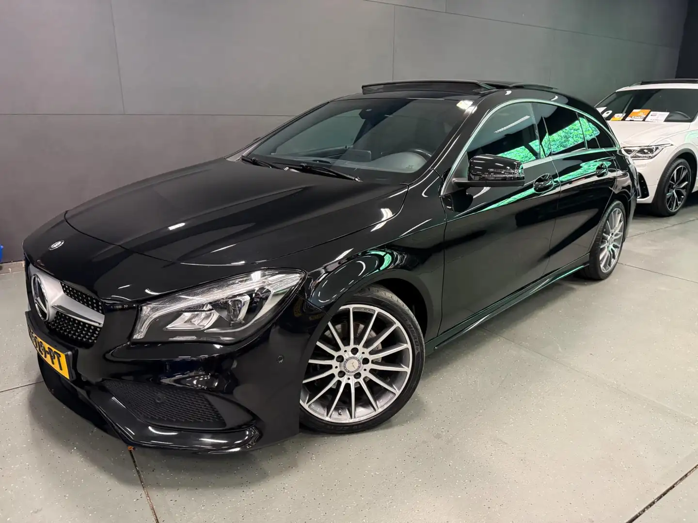 Mercedes-Benz CLA 200 Shooting Brake AMG Prestige PANO/LEDER/H-KARDON/CA Negro - 2