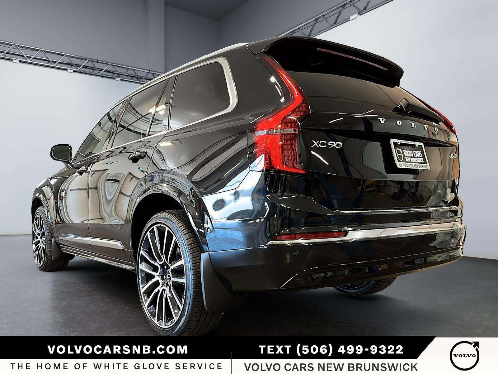 2026 Volvo XC90 B6 Ultra Bright Theme alt 4