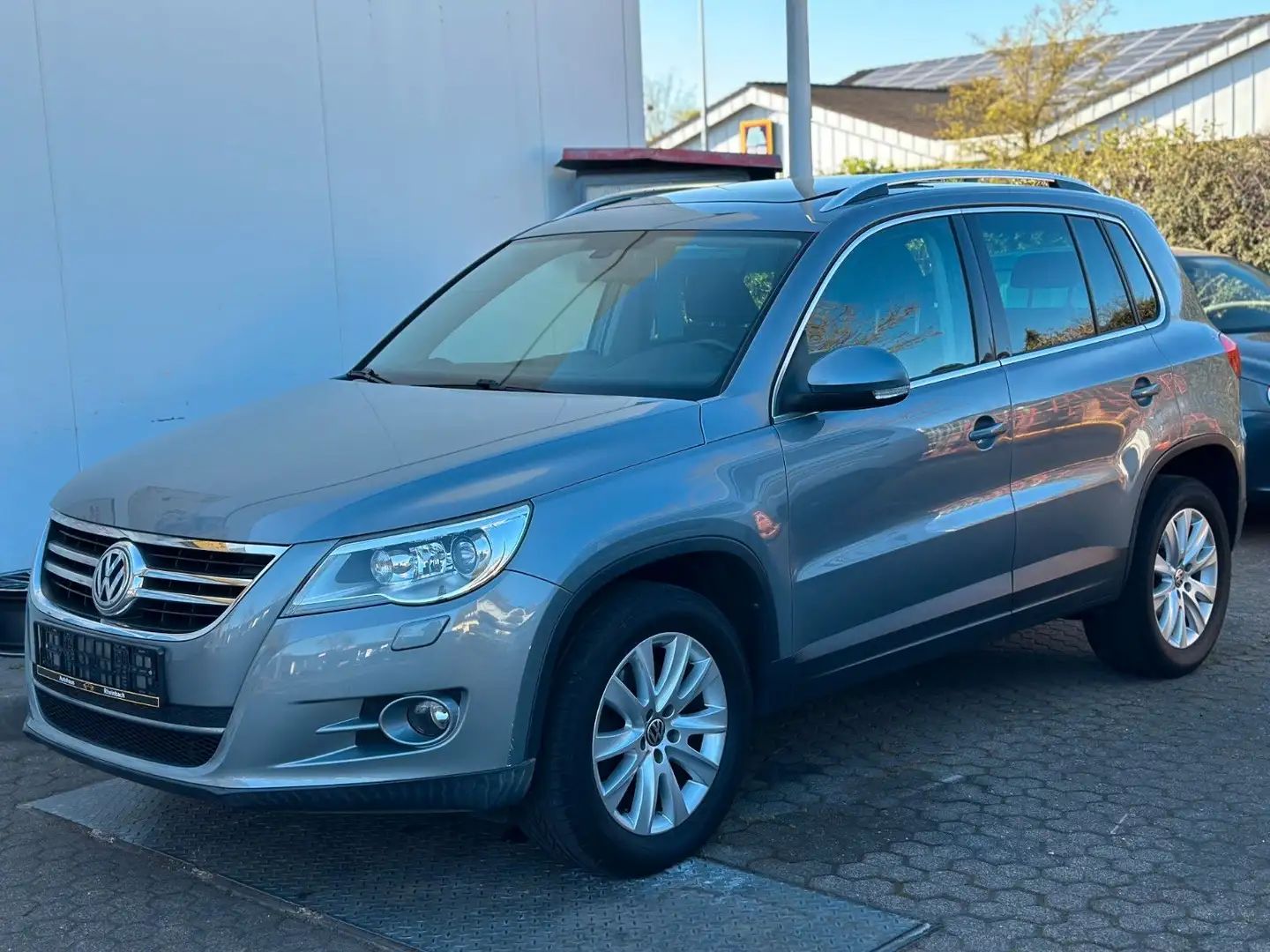 Volkswagen Tiguan Sport  1-HAND/ HU- NEU/AHK/ALLRAD 4x4 Grau - 1