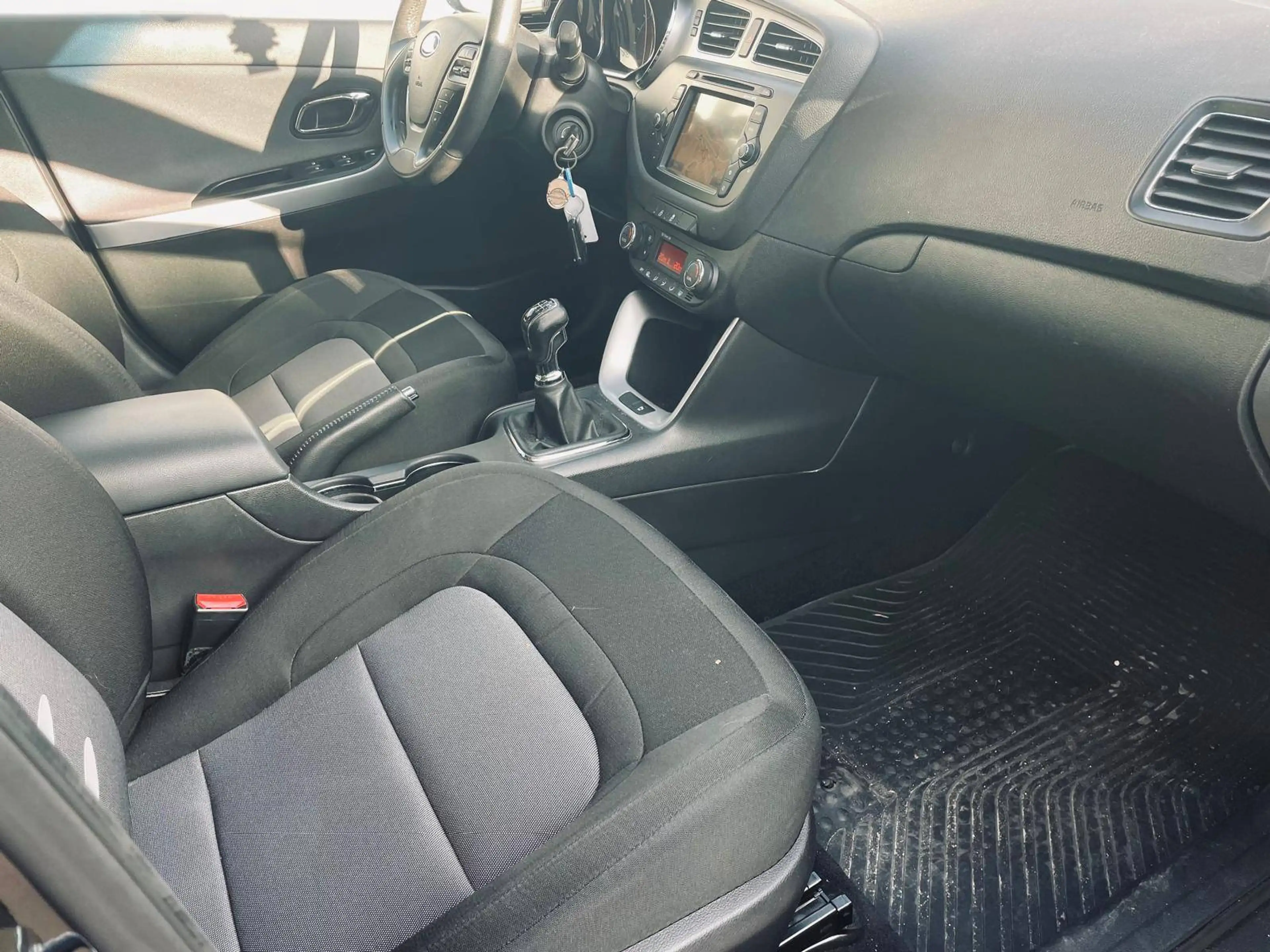 Kia Ceed / cee'd Cee'd 1.4i Fusion Clim Gps Camera 1er Propriétaire Carnet — photo 9