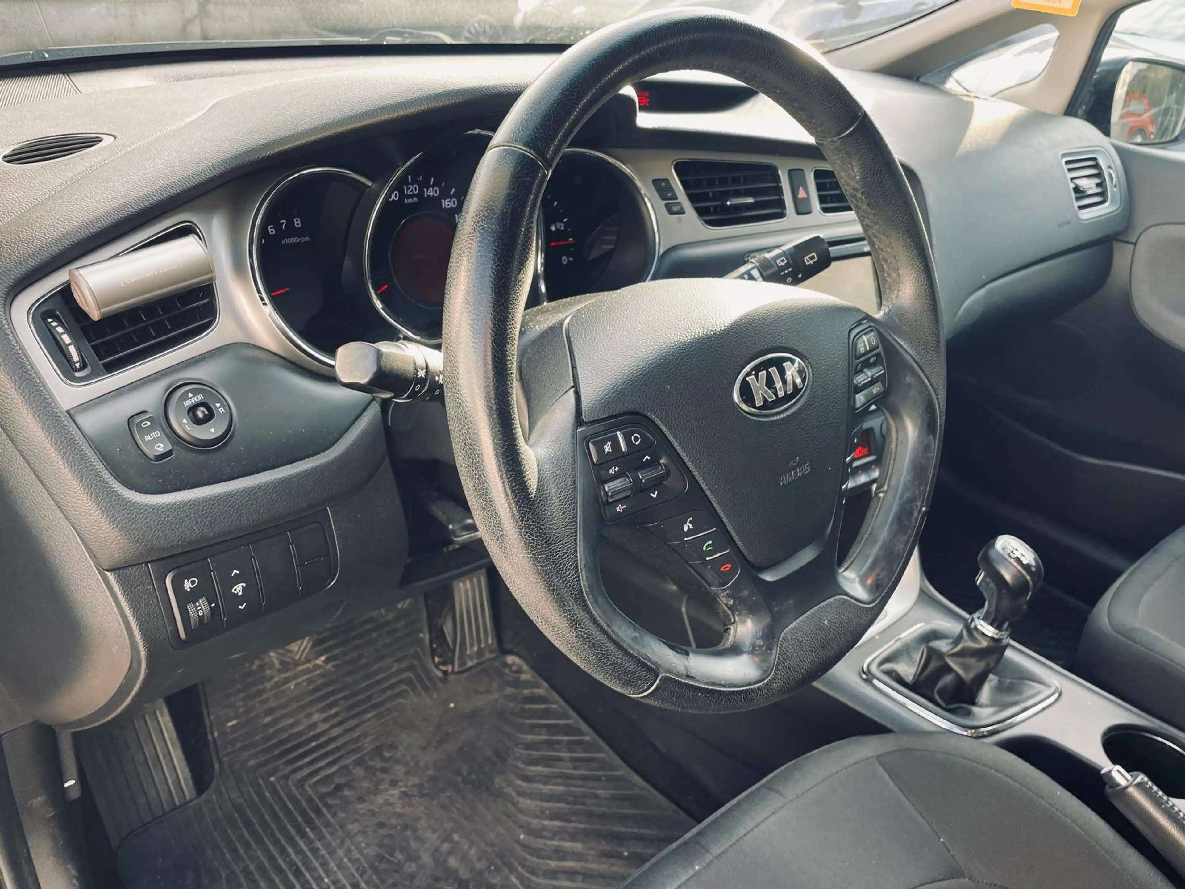 Kia Ceed / cee'd Cee'd 1.4i Fusion Clim Gps Camera 1er Propriétaire Carnet — photo 6