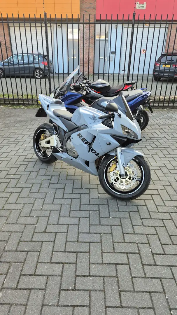 Honda CBR 600 RR Grijs - 1