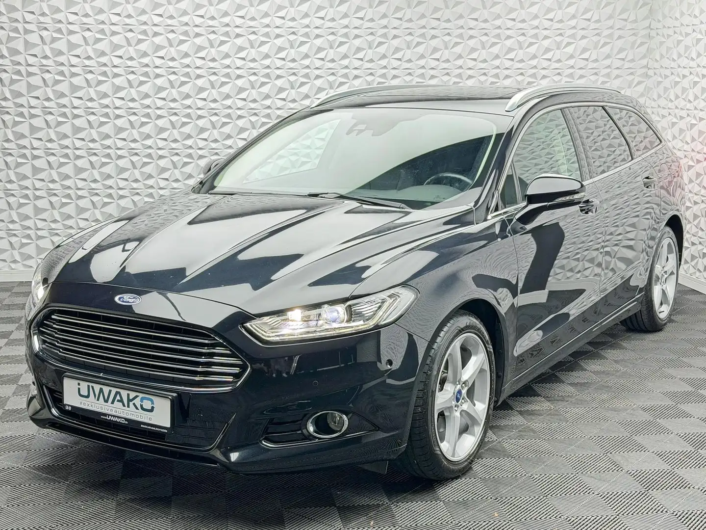 Ford Mondeo TURNIER 2.0 ECOBOOST/TITANIUM/PANO/KEYLES Noir - 2