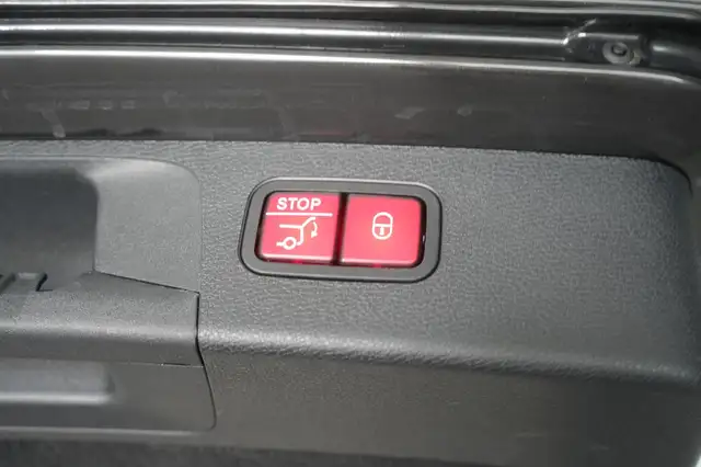 Mercedes-Benz E-Class view 8