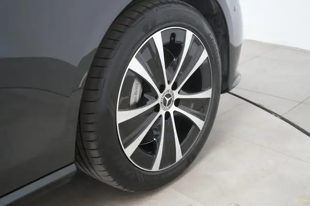 Mercedes-Benz E-Class view 9